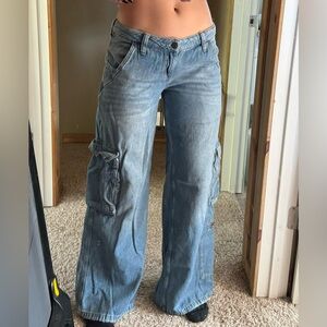 BDG low rise 90s cargo denim 🩵